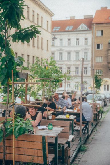 Café Trabant Gastgarten vor dem Lokal